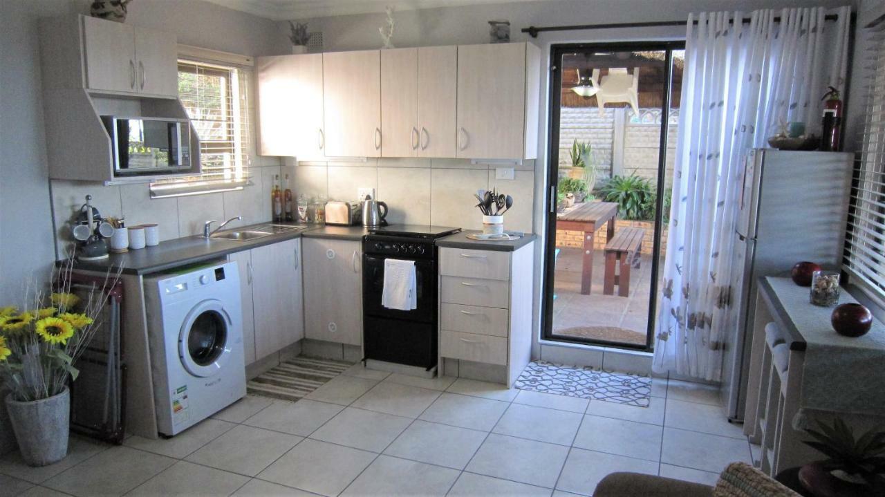 See Rus Self Catering Unit In Westbrook Kzn Private Neat And Cosy Екстериор снимка