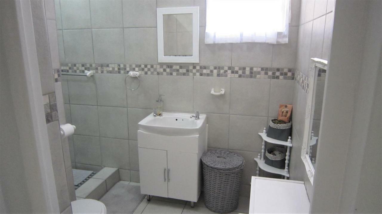 See Rus Self Catering Unit In Westbrook Kzn Private Neat And Cosy Екстериор снимка